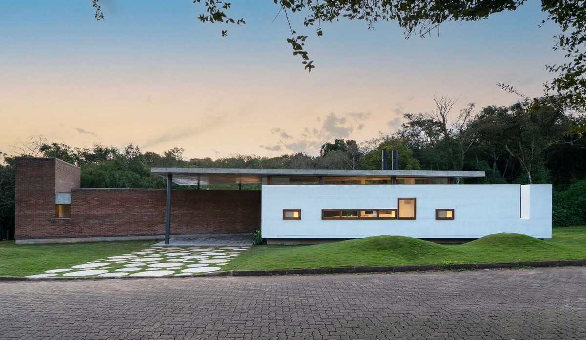 Модернистский семейный дом в Бразилии