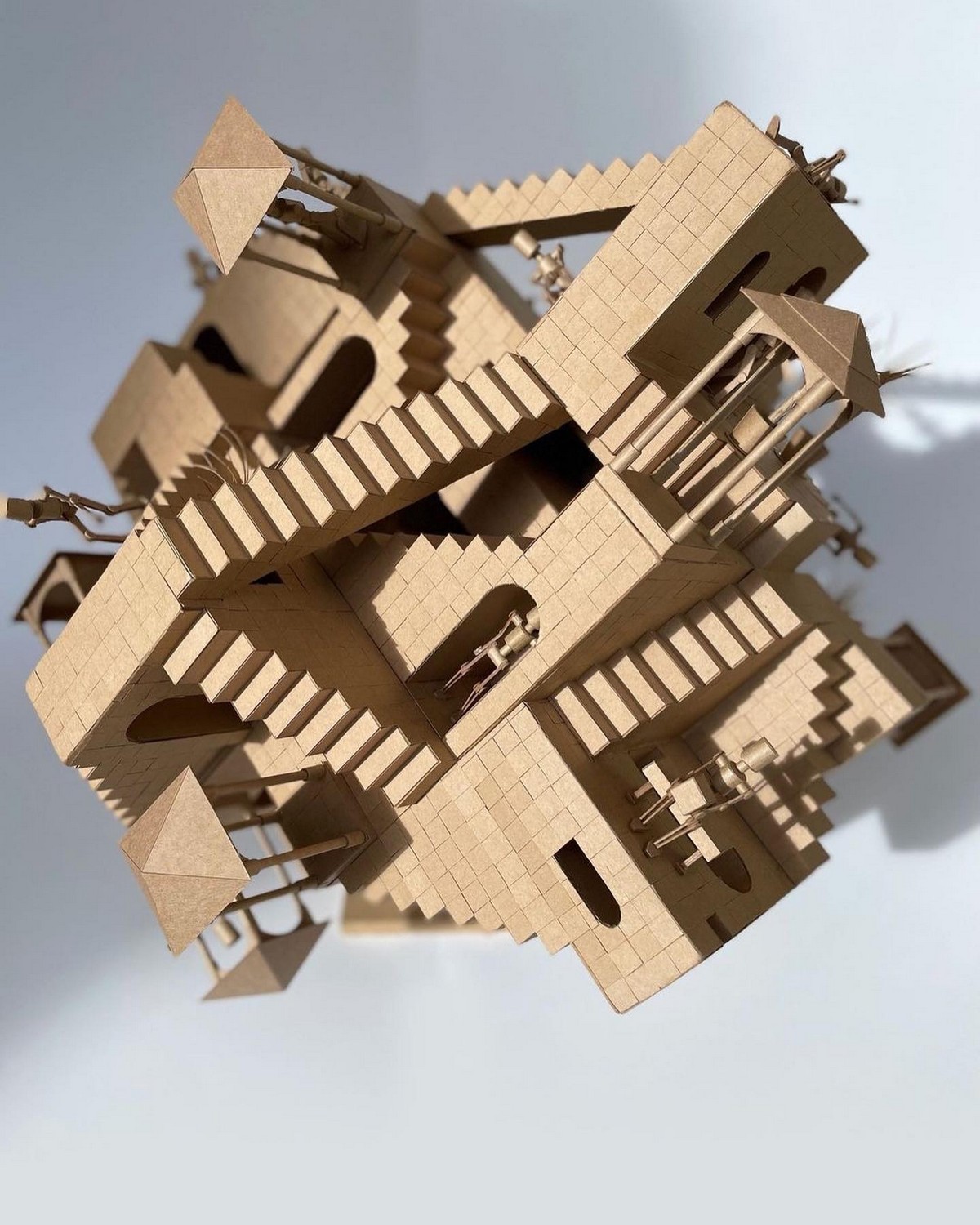 Потрясающие картонные скульптуры от Грега Олийныка