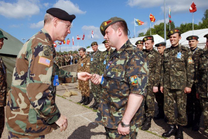 В каких странах больше всего военных баз США?