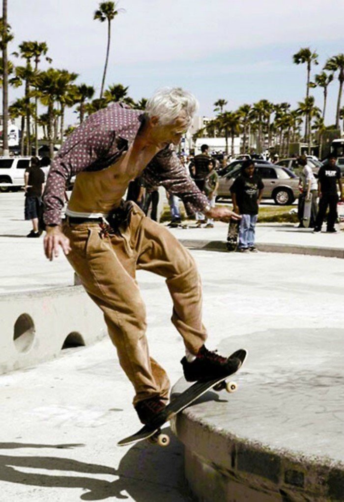Старички на скейтах, которые рвут возрастные стереотипы