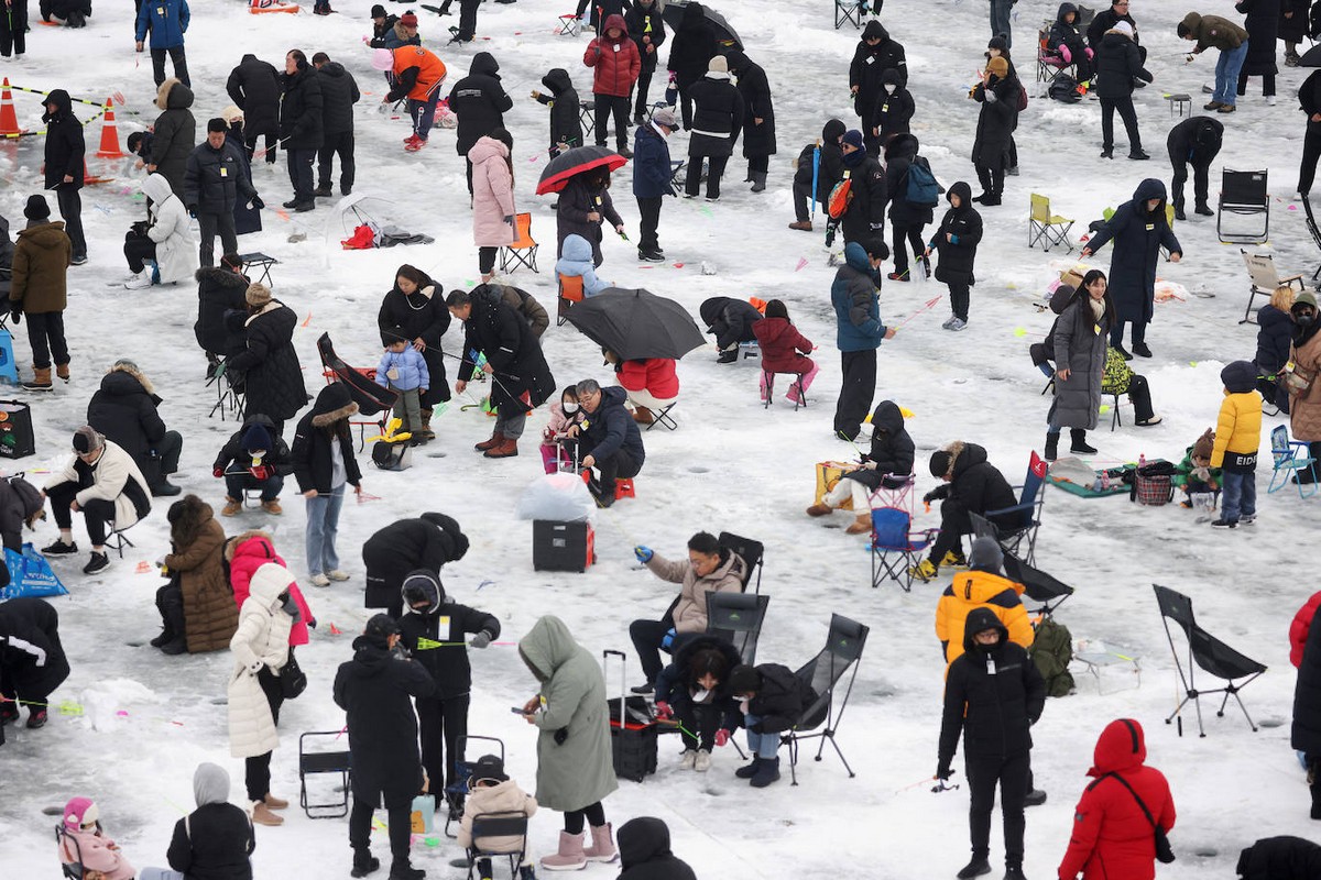 Фестиваль зимней рыбалки в Южной Корее