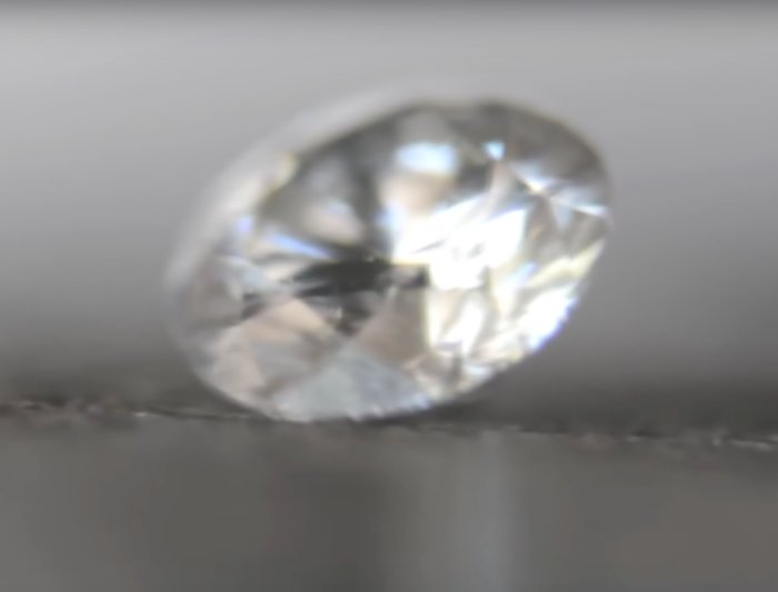 Можно ли разбить алмаз молотком?