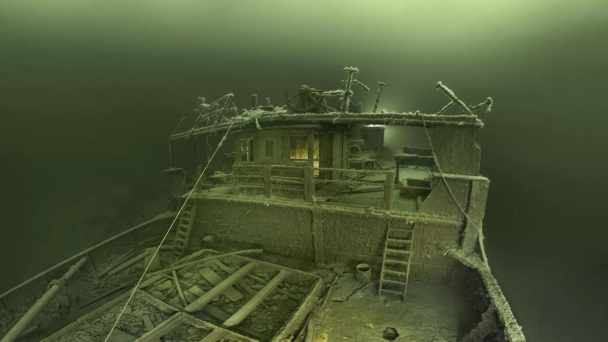 Впечатляющие снимки затонувших кораблей на дне Балтийского моря