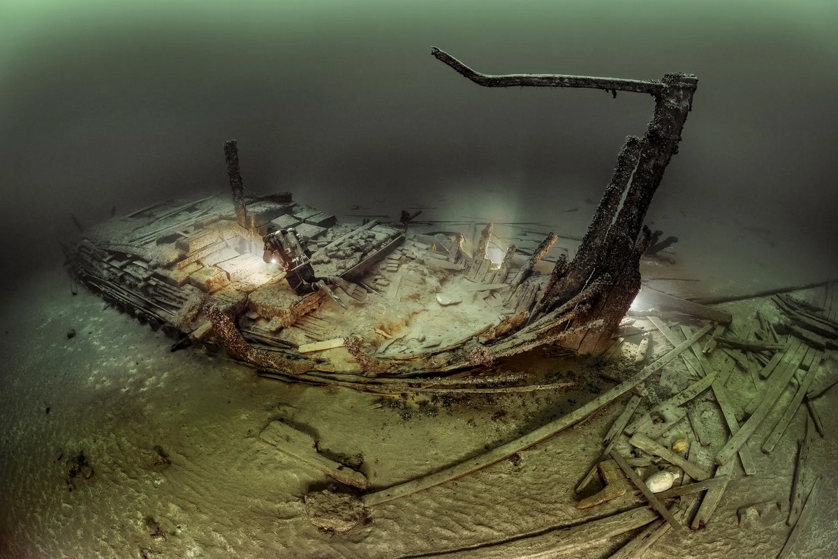 Впечатляющие снимки затонувших кораблей на дне Балтийского моря