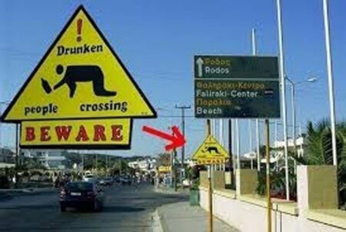 Примеры очень забавных указателей и дорожных знаков