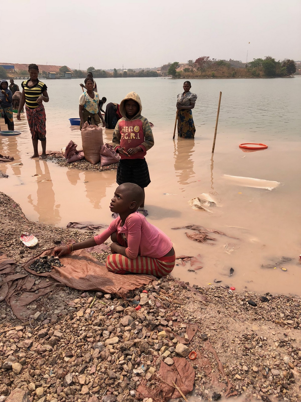 Конголезские шахты, где детям платят за добычу кобальта