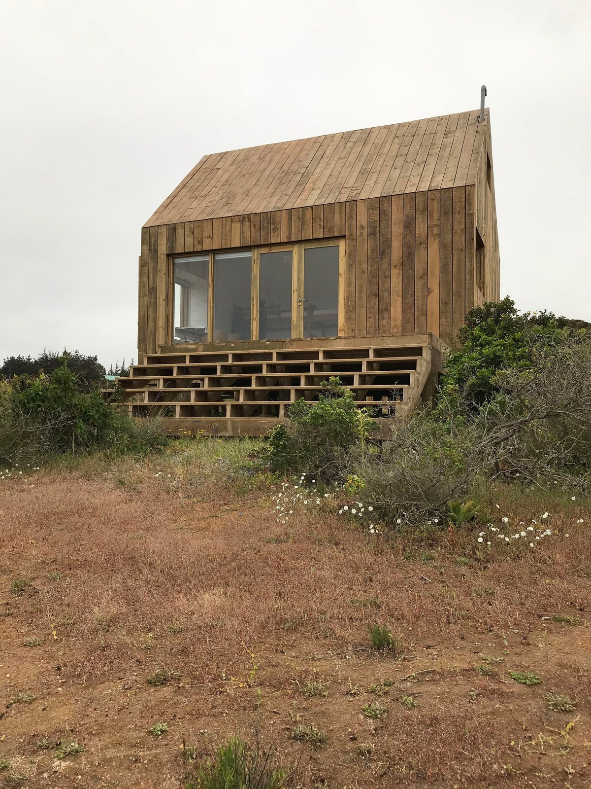 Экологичный деревянный дом с видом на океан в Чили