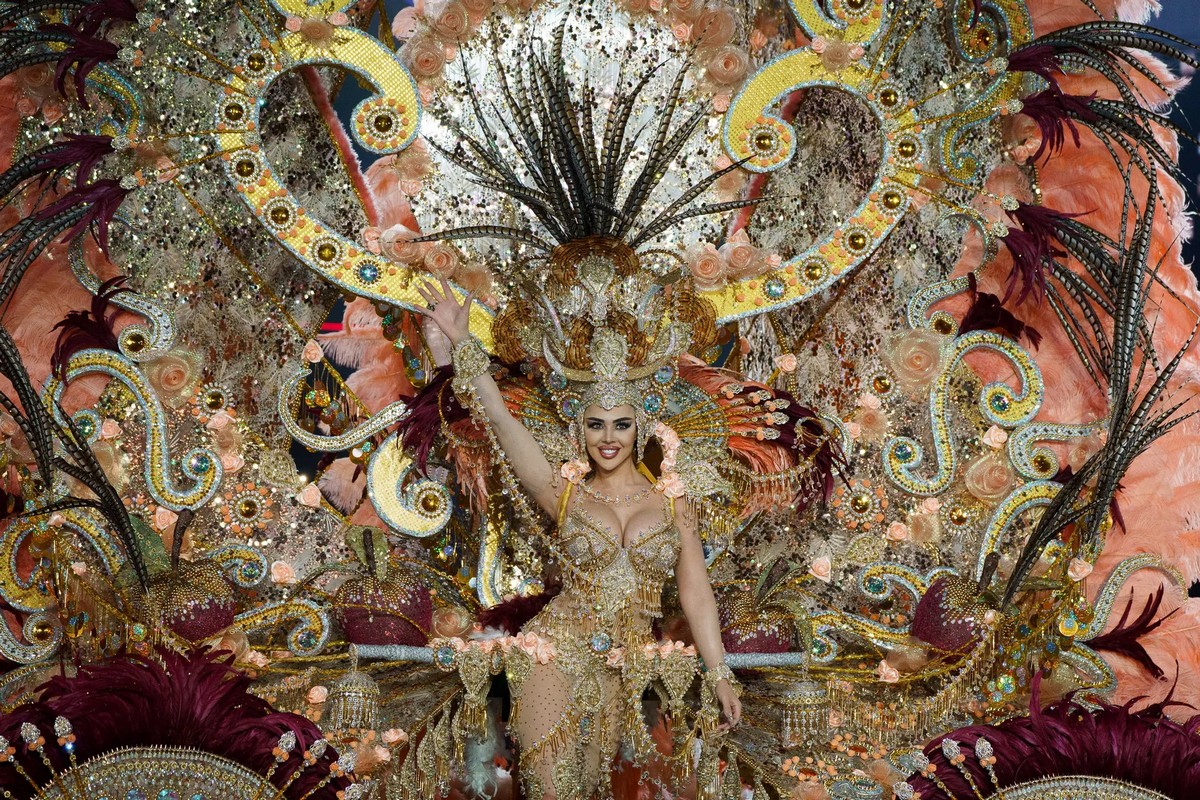 Гала-концерт по выбору королевы карнавала на Тенерифе