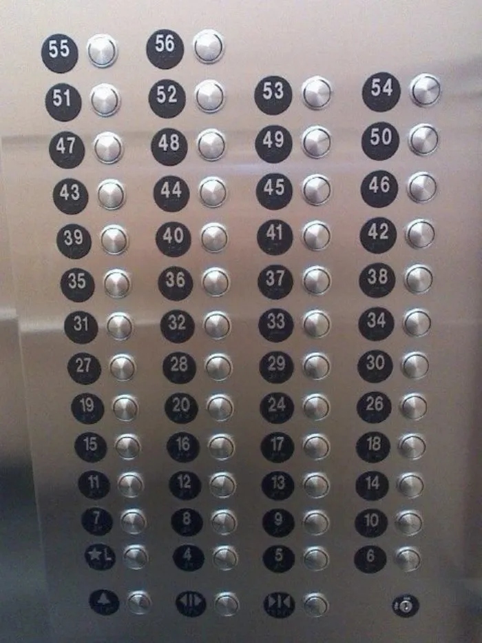 Снимки из лифтов, которые могут вызвать панику при выборе кнопки