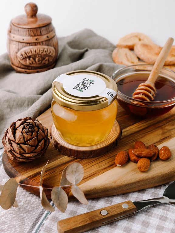 Цветочный мёд с орехами: полезный деликатес с изысканным вкусом