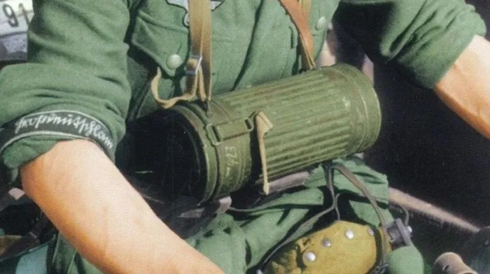 Почему солдатам Вермахта запрещалось держать MP-40 за магазин