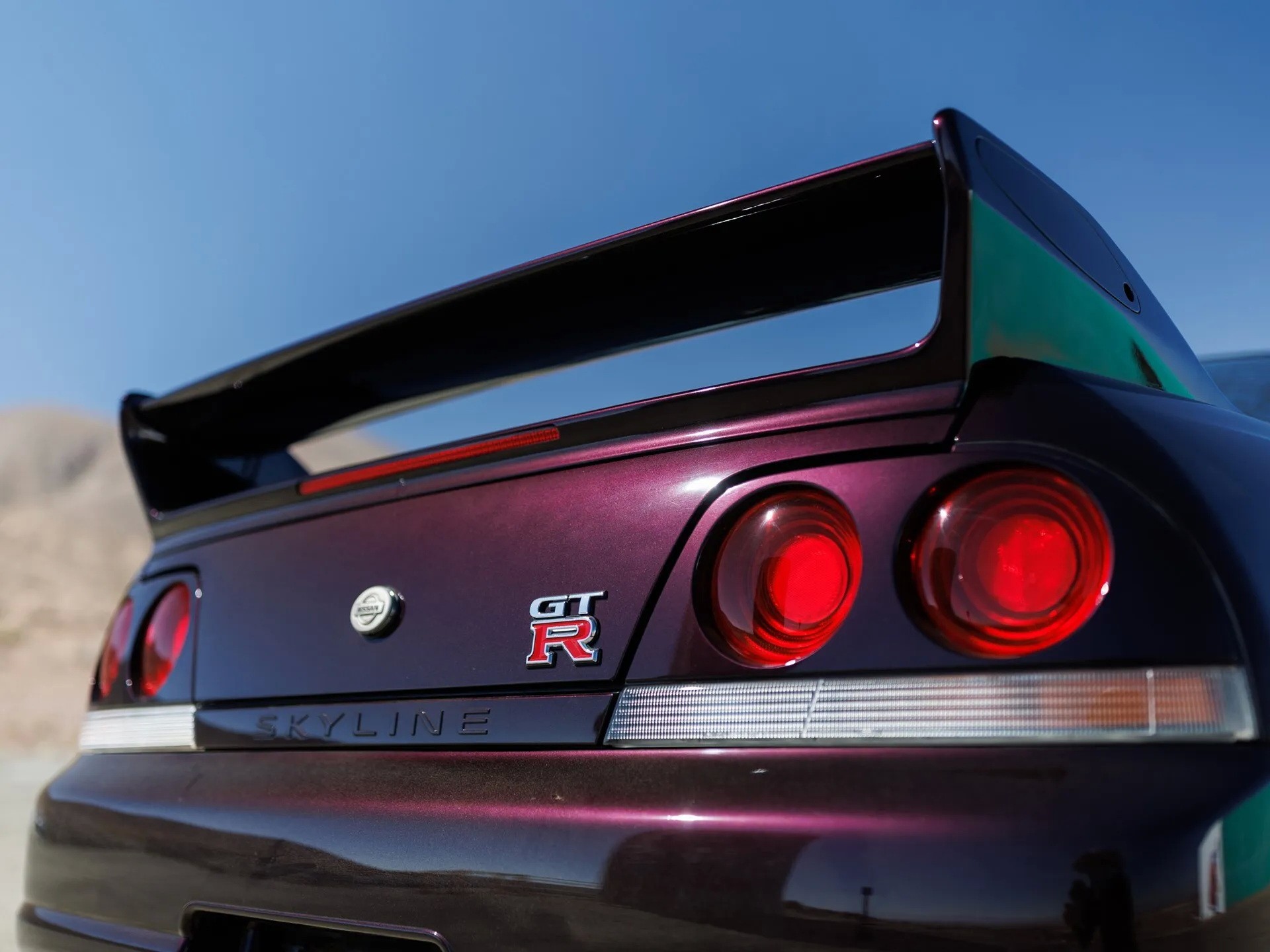 Идеальный Nissan Skyline GT-R R33 в цвете Midnight Purple