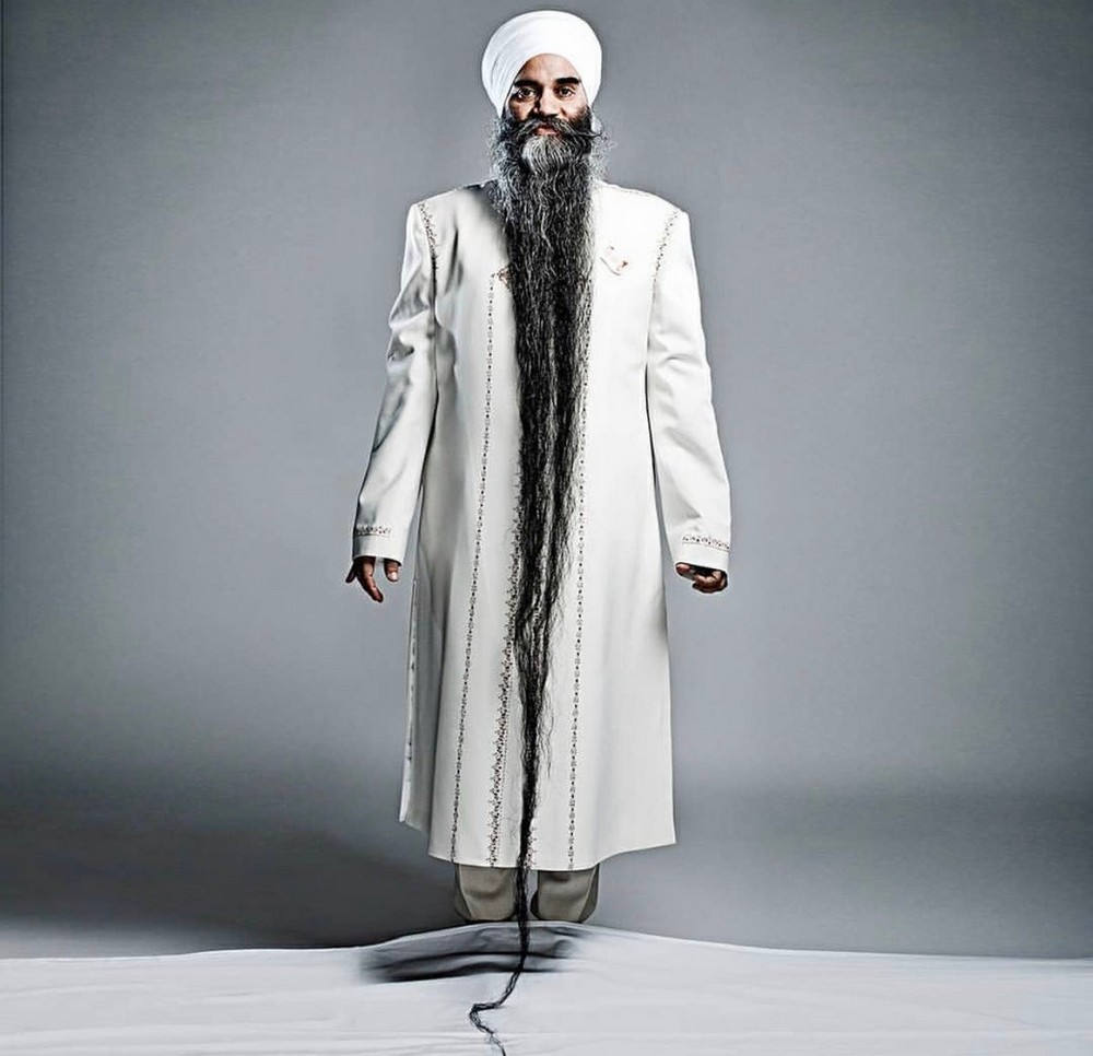 Сикх отрастил бороду длиной 2,54 метра и побил свой же рекорд