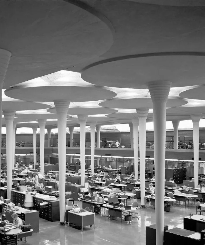 Подборка впечатляющих примеров архитектуры XX века