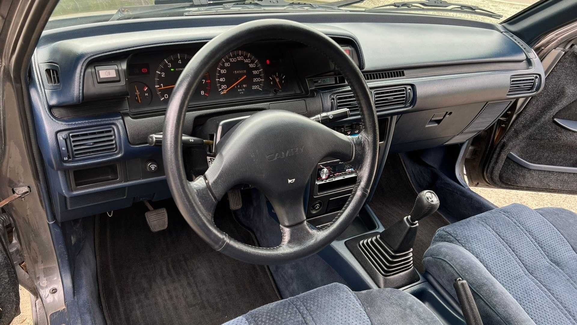 Странный лимузин Toyota Camry 1987 года