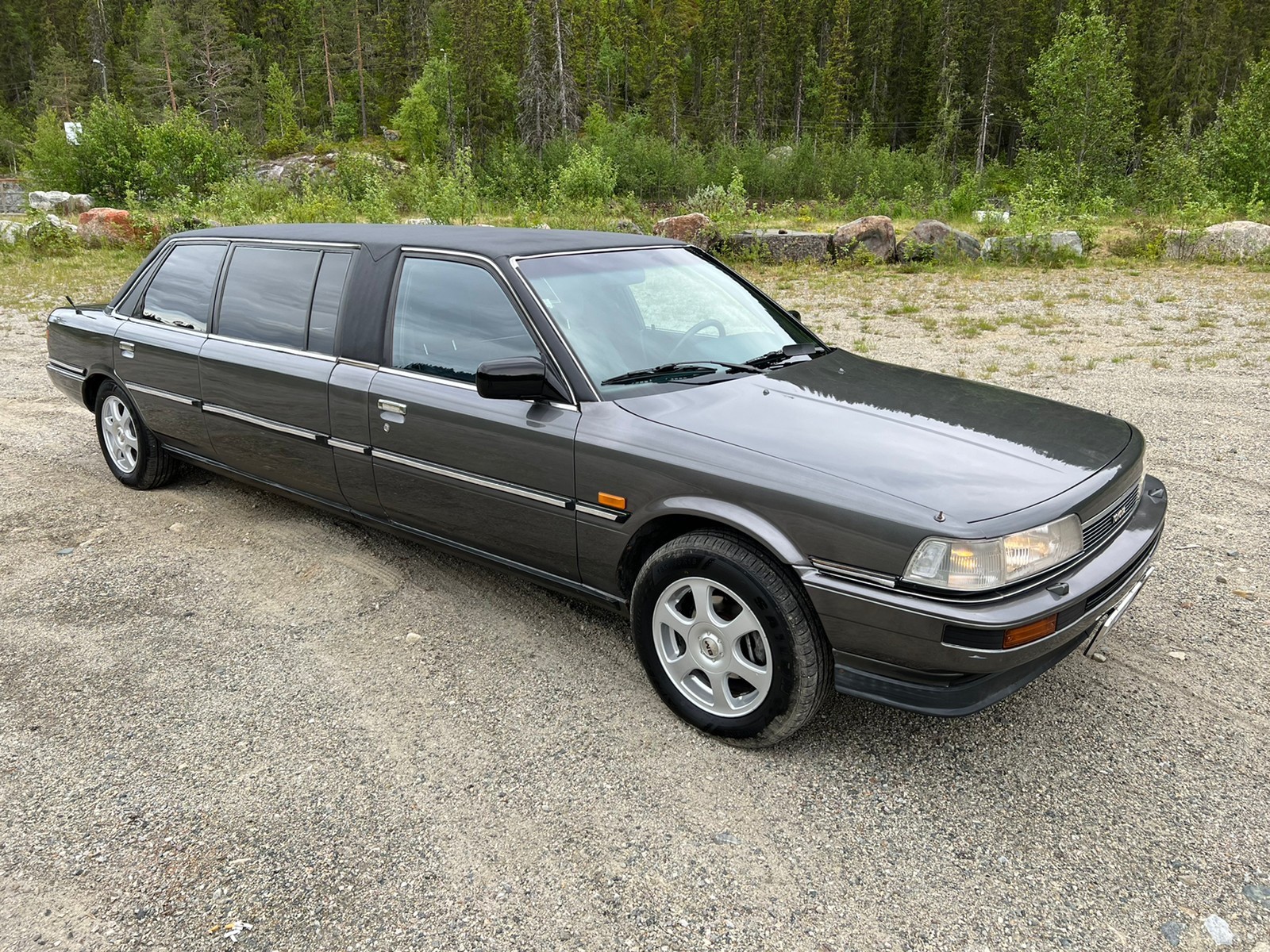 Странный лимузин Toyota Camry 1987 года