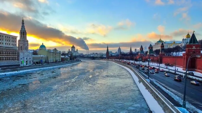 Почему же на севере и востоке России зима переносится легче?