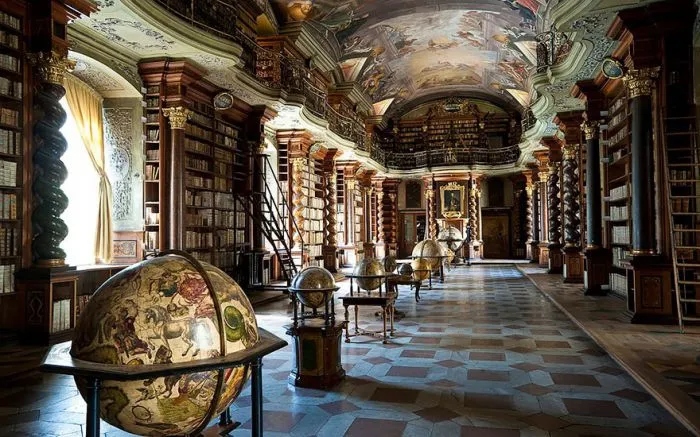 Клементинум — красивейшая библиотека в мире