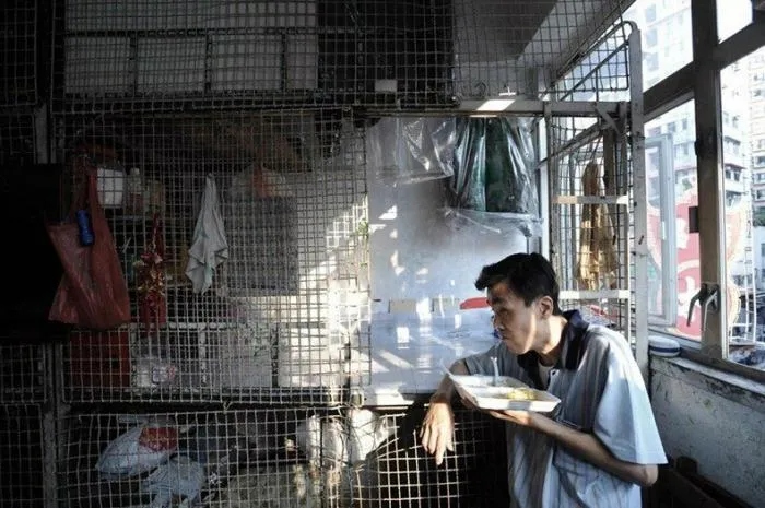 Квартиры-клетки в Гонконге и как люди живут в стесненных условиях