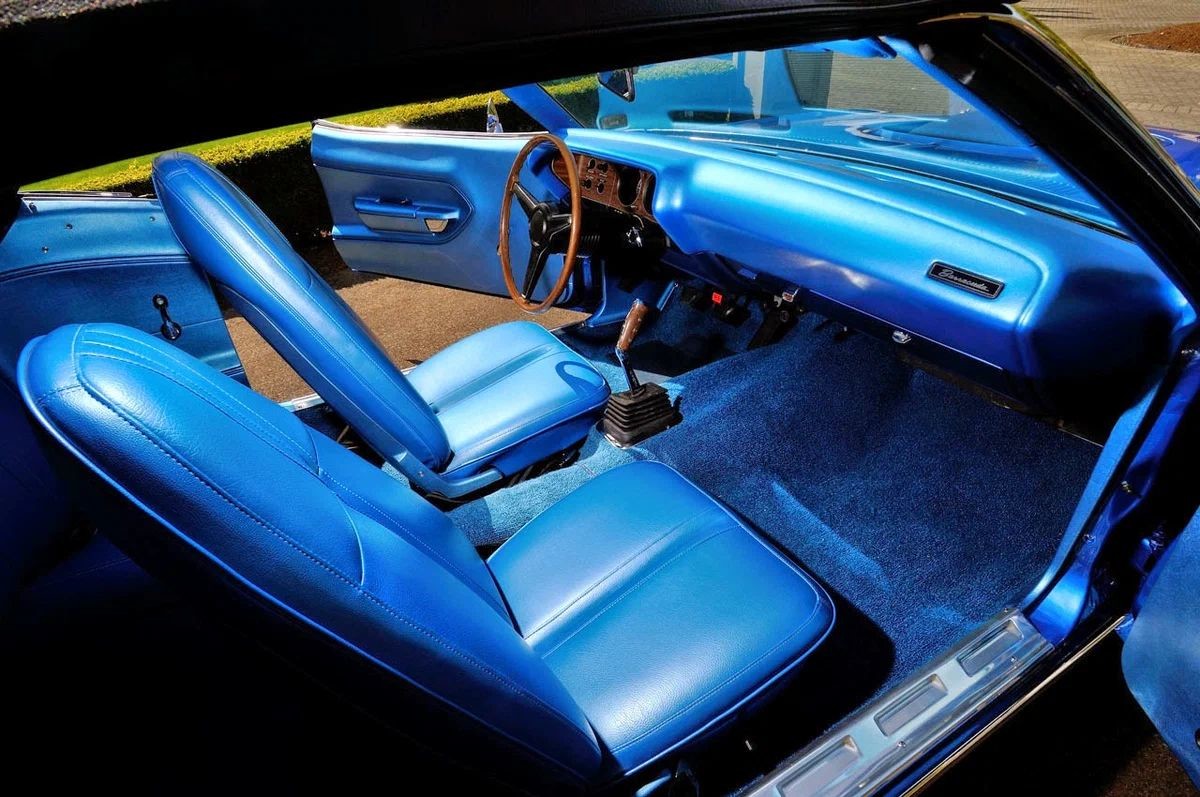 Кабриолет Plymouth Hemi Cuda - крайне дорогой маслкар