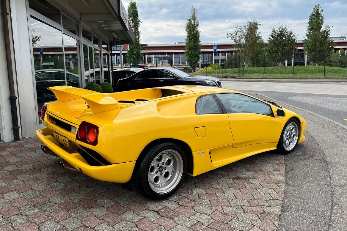 Lamborghini Diablo 1992 года — словно с плаката 90-х