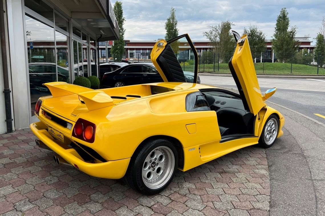 Lamborghini Diablo 1992 года — словно с плаката 90-х