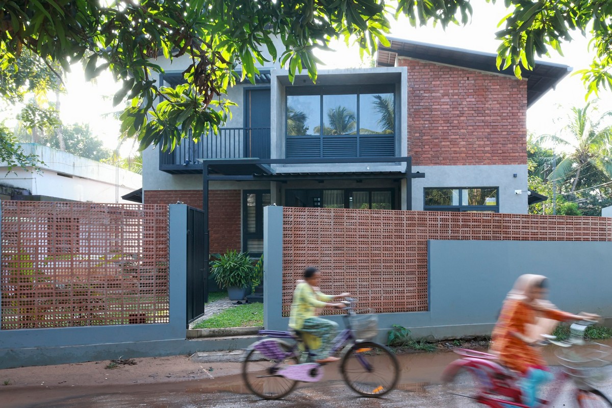 Тонкий дом с минималистичным дизайном в Индии