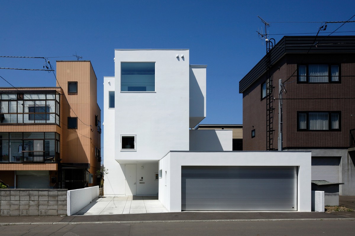 Дом с двумя двориками для семьи в Японии