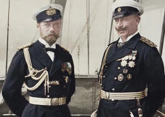 Почему Николай II и английский король Георг V очень похожи друг на друга