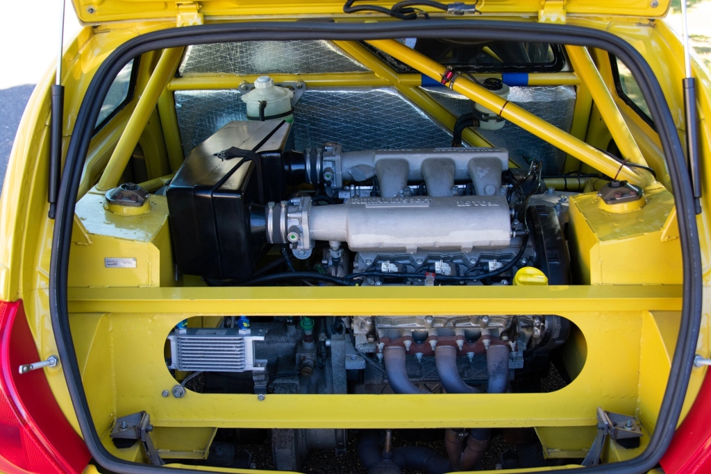 Супер-редкий гоночный автомобиль Renault Clio V6 Trophy