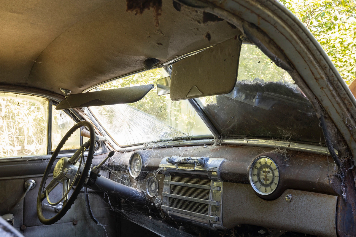Заброшенный дом коллекционера антикварных автомобилей