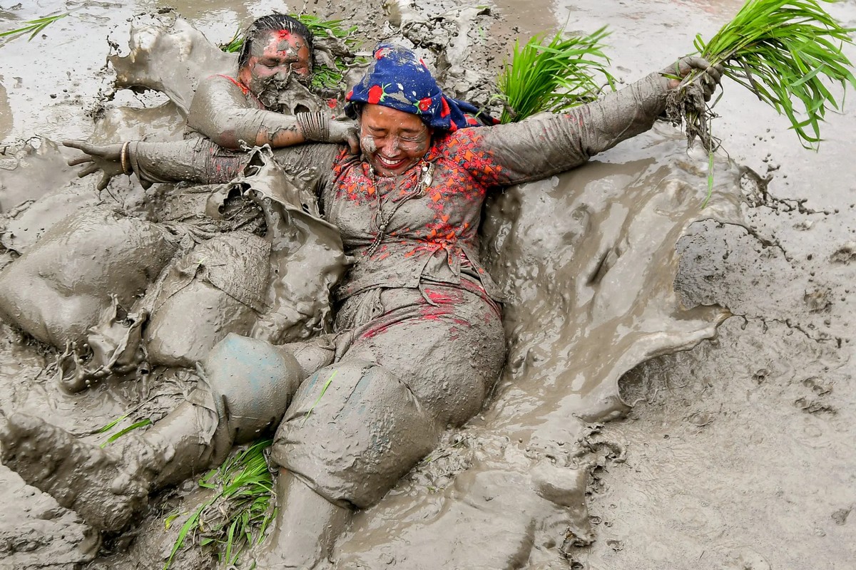 Mud Photography. Playing Mud Photography. Weathering Waves defeat the Tacet discords covered in Mud.