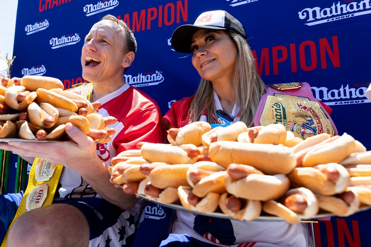 Американец заработал $4 млн на поедании хот-догов