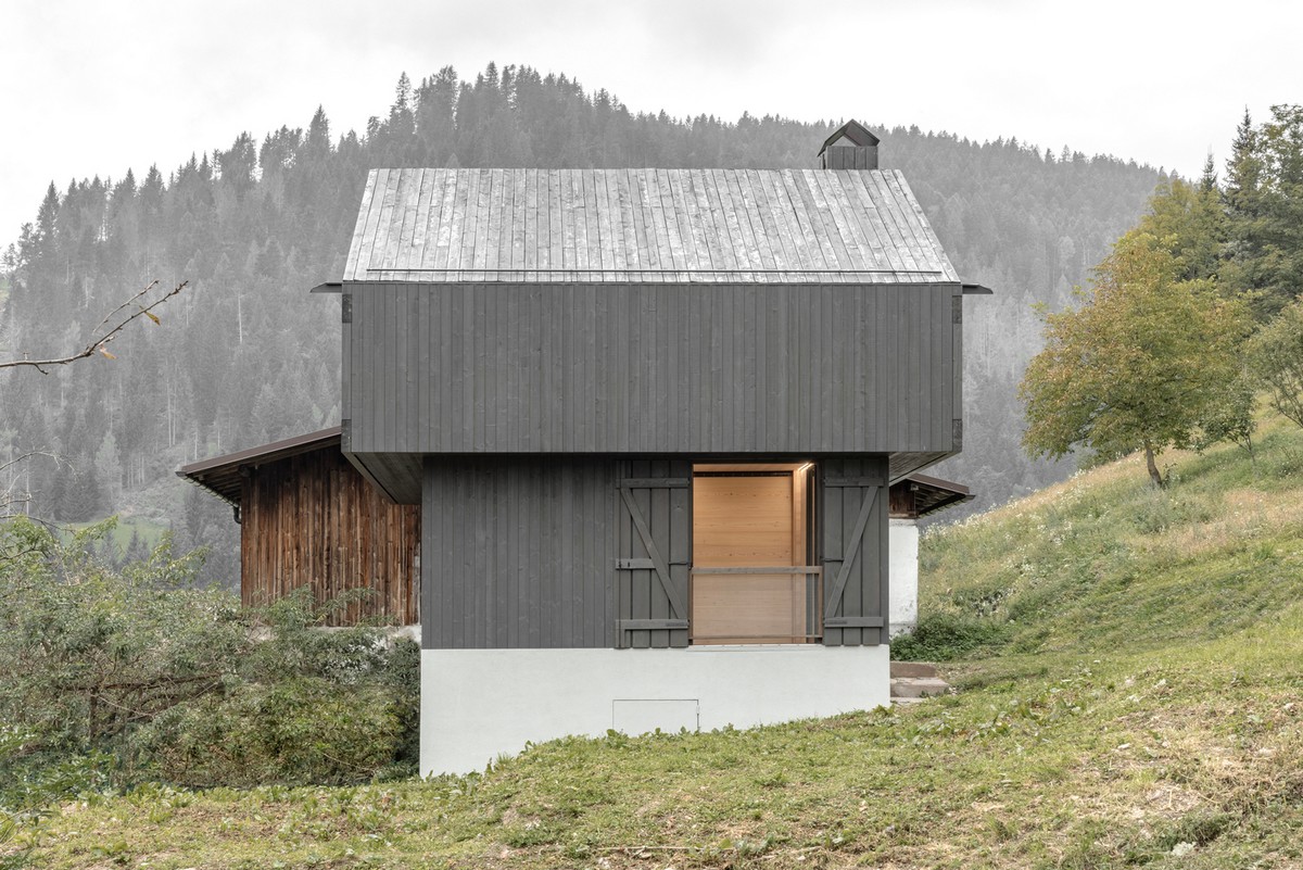 Реконструкция компактного деревянного дома в Италии