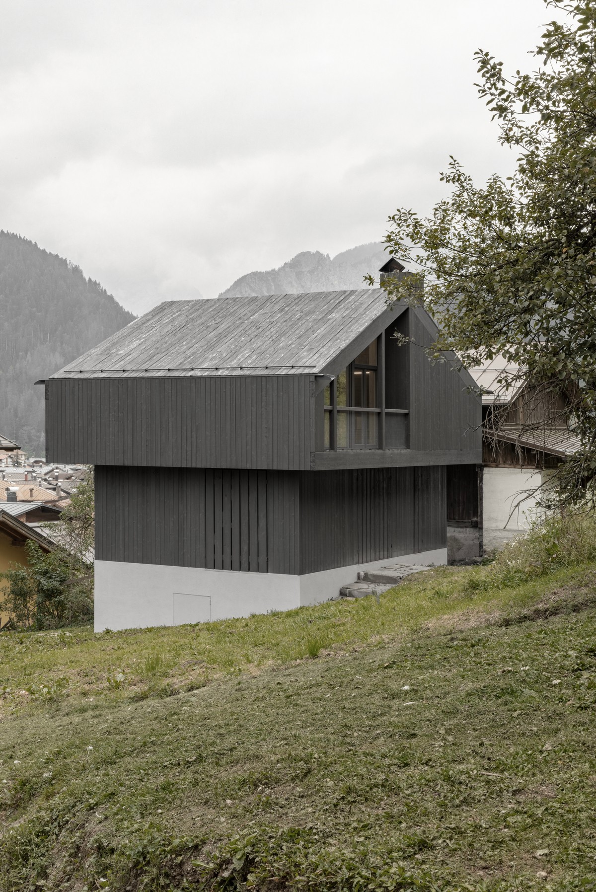 Реконструкция компактного деревянного дома в Италии