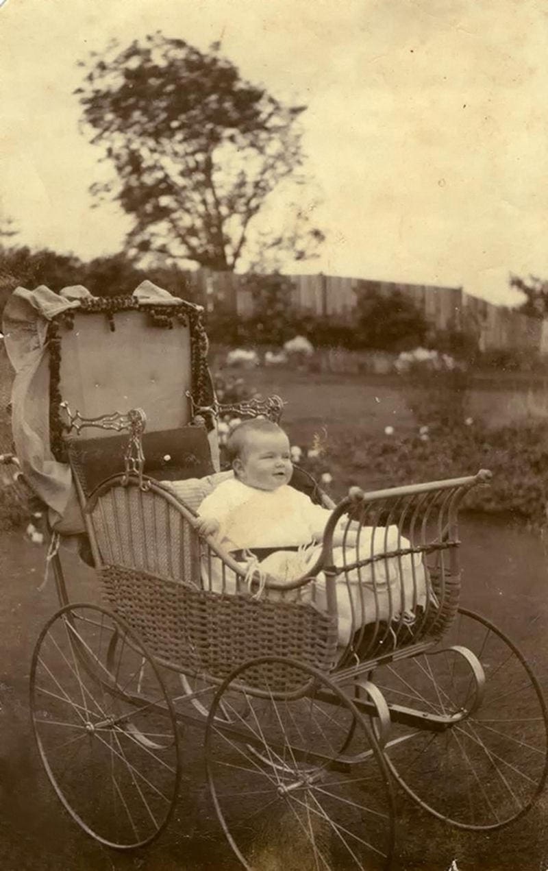 Детские коляски из прошлого с удивительным дизайном