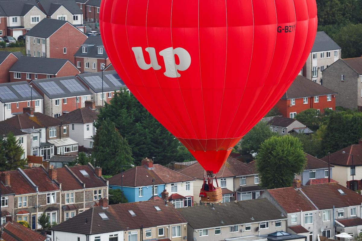 Воздушные шары украсили небо над Бристолем