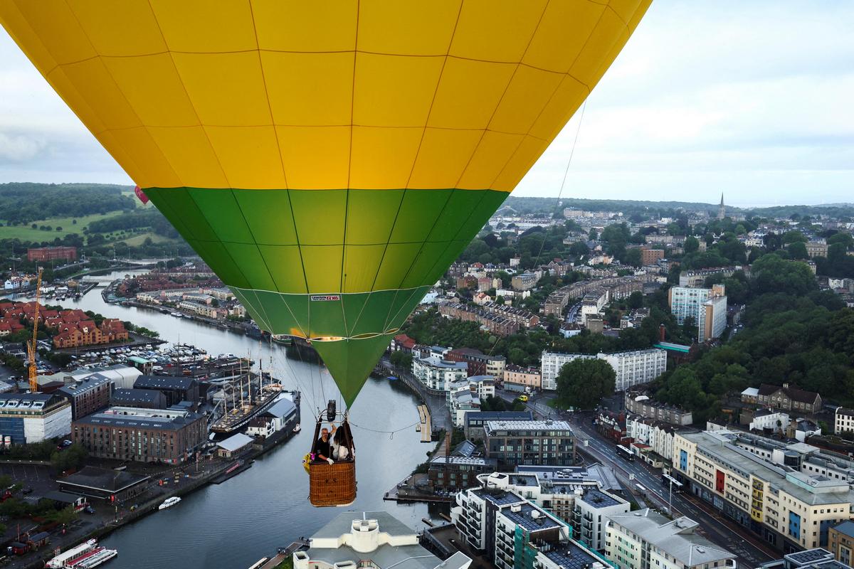 Воздушные шары украсили небо над Бристолем