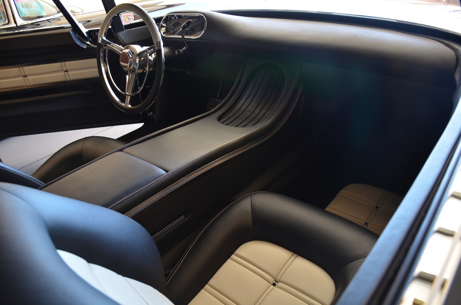 Кастомный Lincoln Continental 1956 года мощностью 850 лошадей
