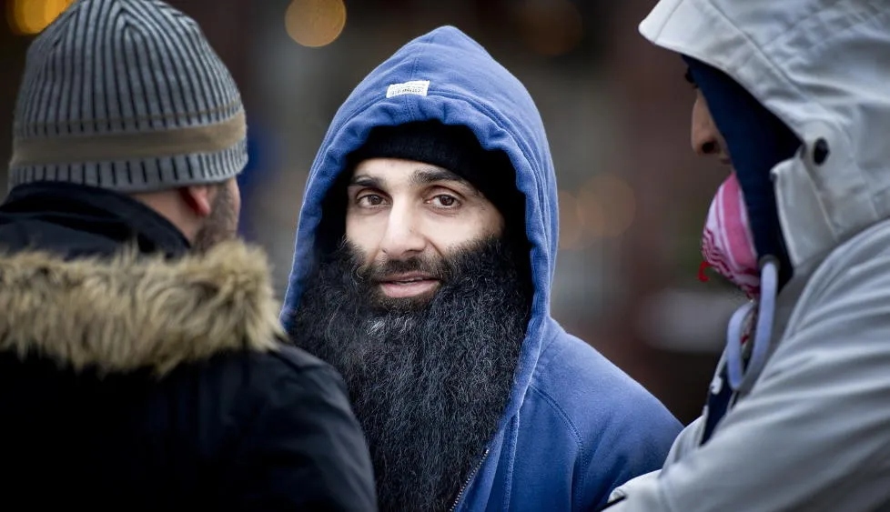 Почему таджики не носят бороду?