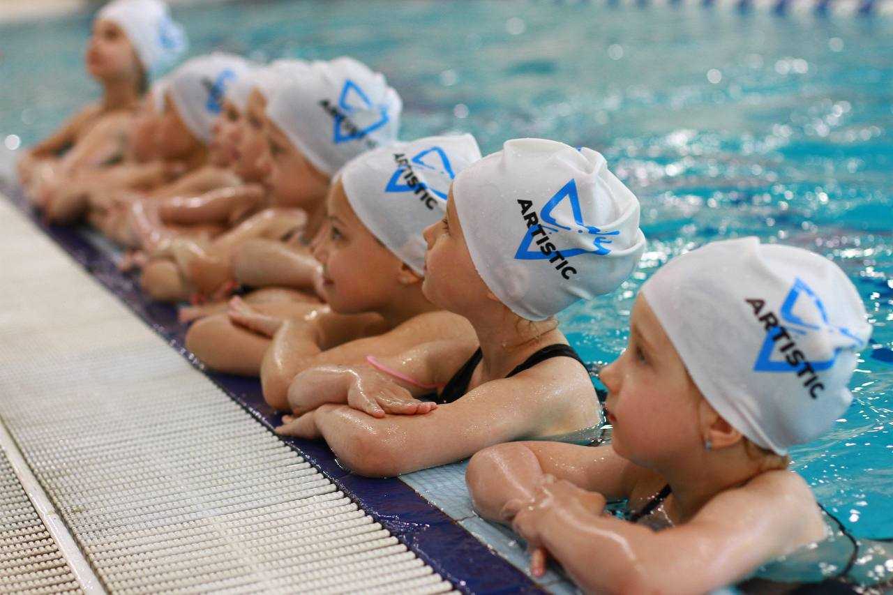 Собираем ребенка на синхронное плавание: 5 вещей, которые нужны для тренировок