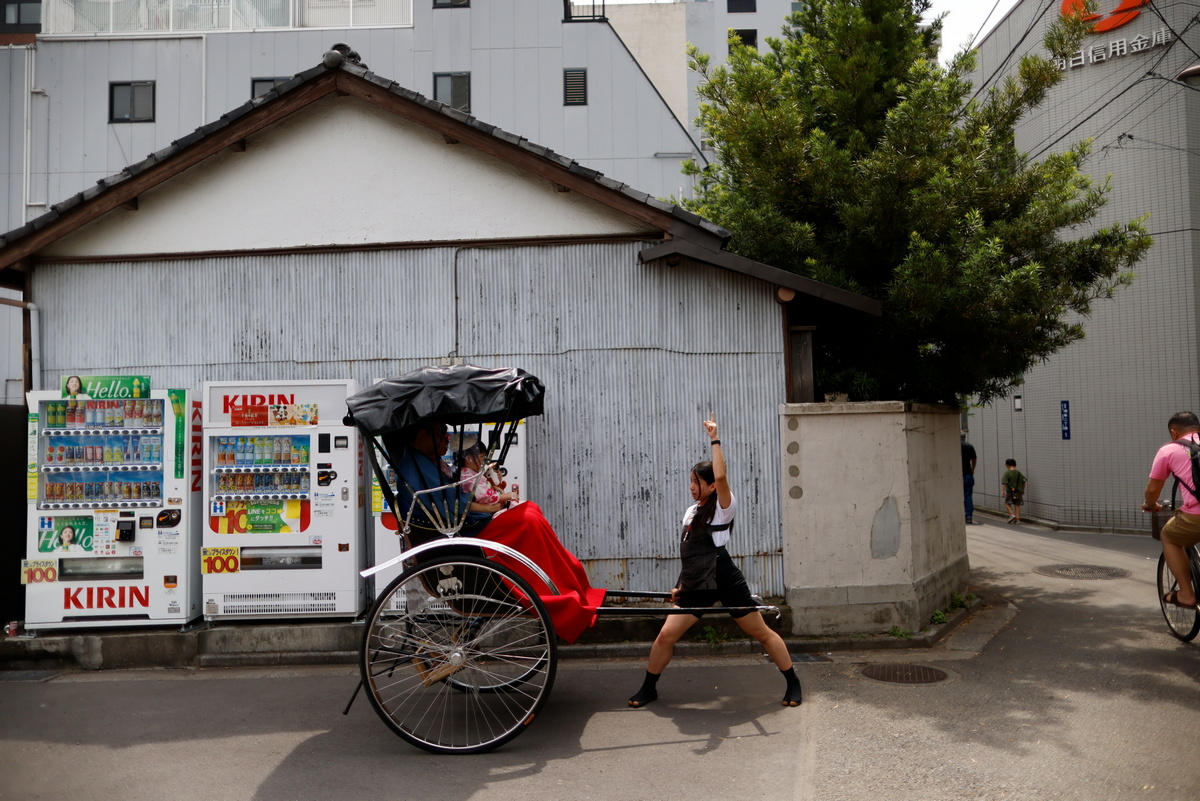 Как женщины-рикши работают в Токио