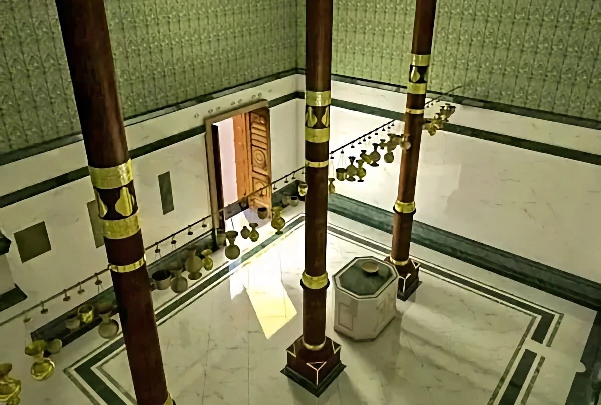 Что находится внутри Каабы – главной мусульманской святыни?