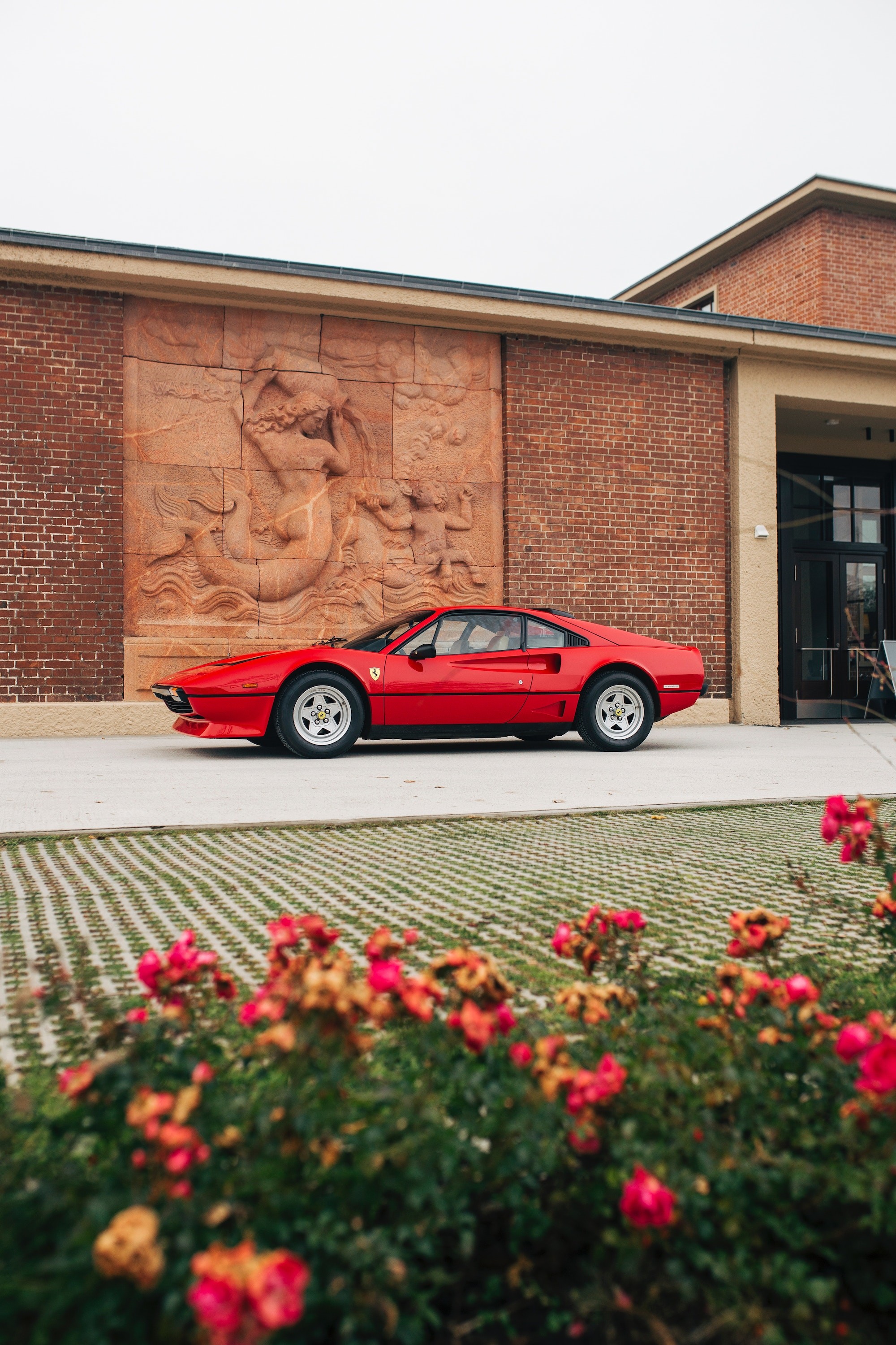 Классический суперкар Ferrari 1984 года выпуска с уменьшенным объемом двигателя