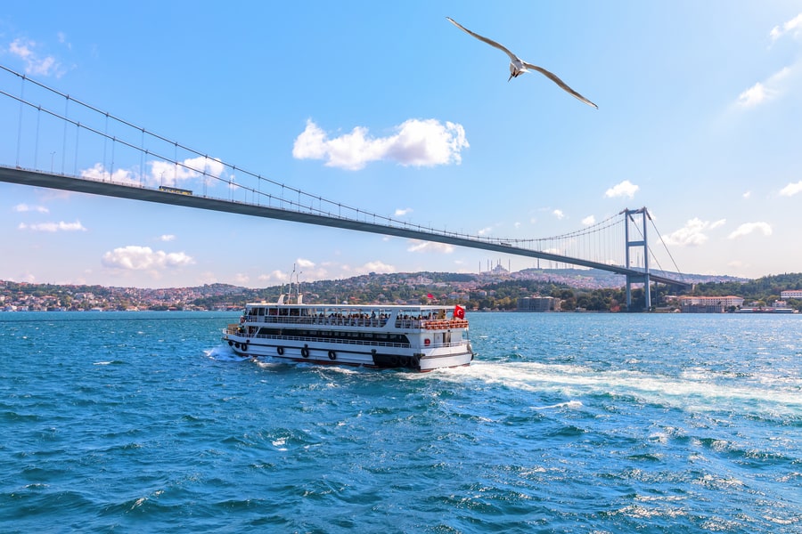 Морские прогулки в Стамбуле: маршруты и цены