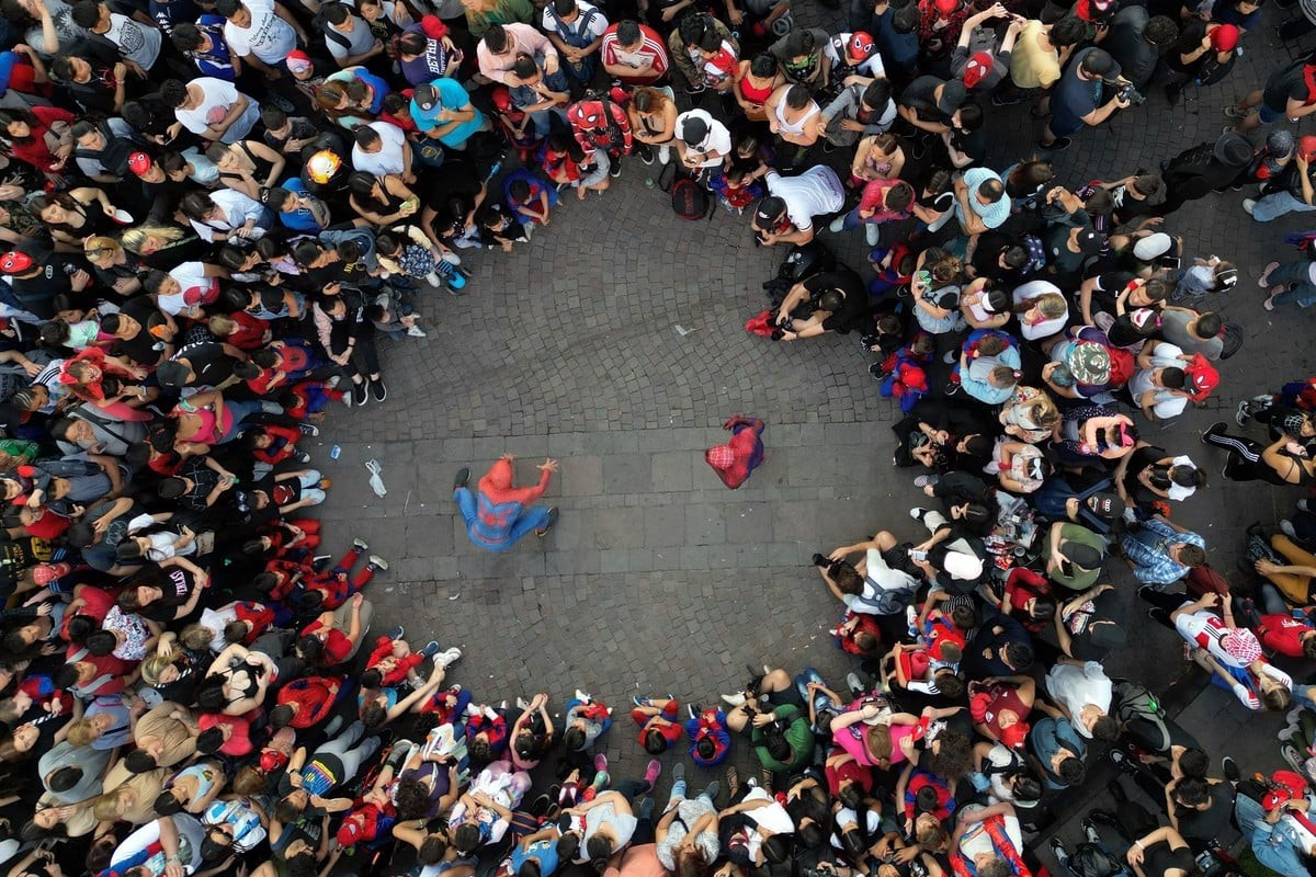 Более тысячи человек в костюмах Человека-паука собрались на площади в Буэнос-Айресе