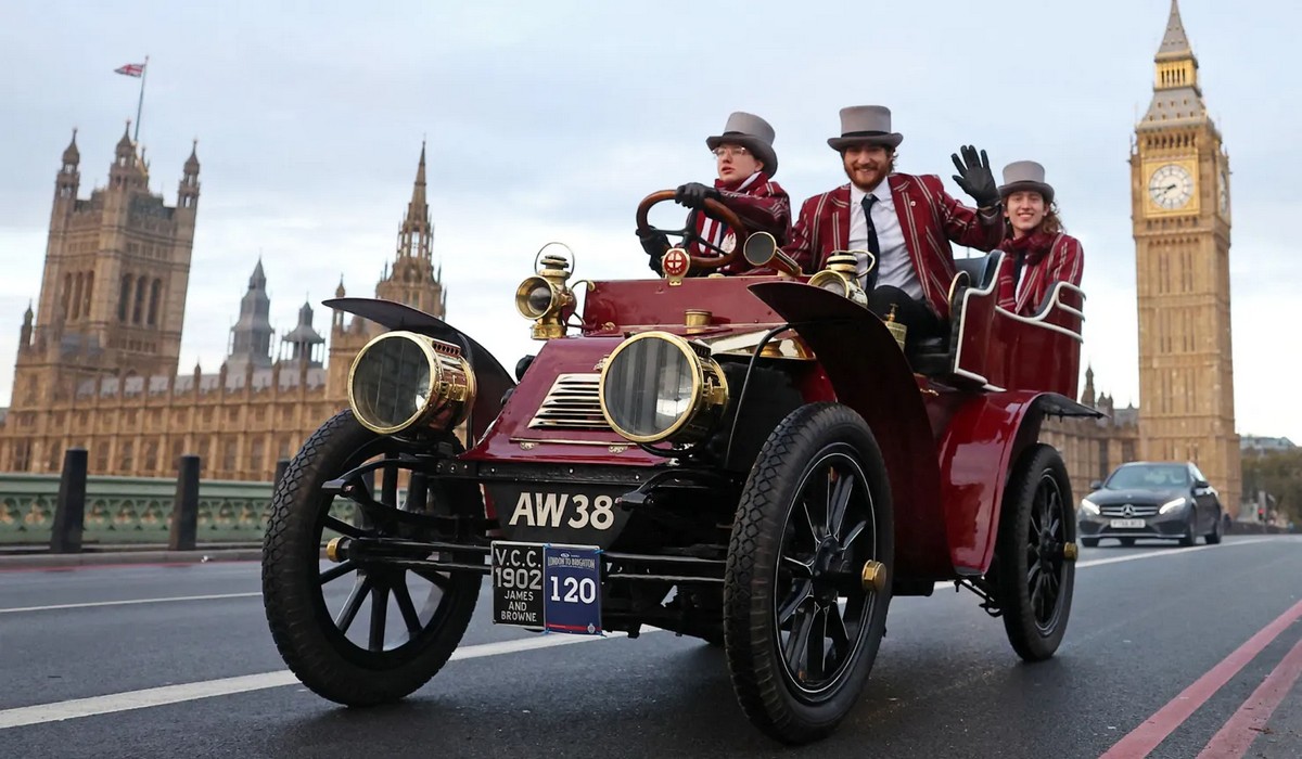 Любители классических автомобилей собрались в Лондоне