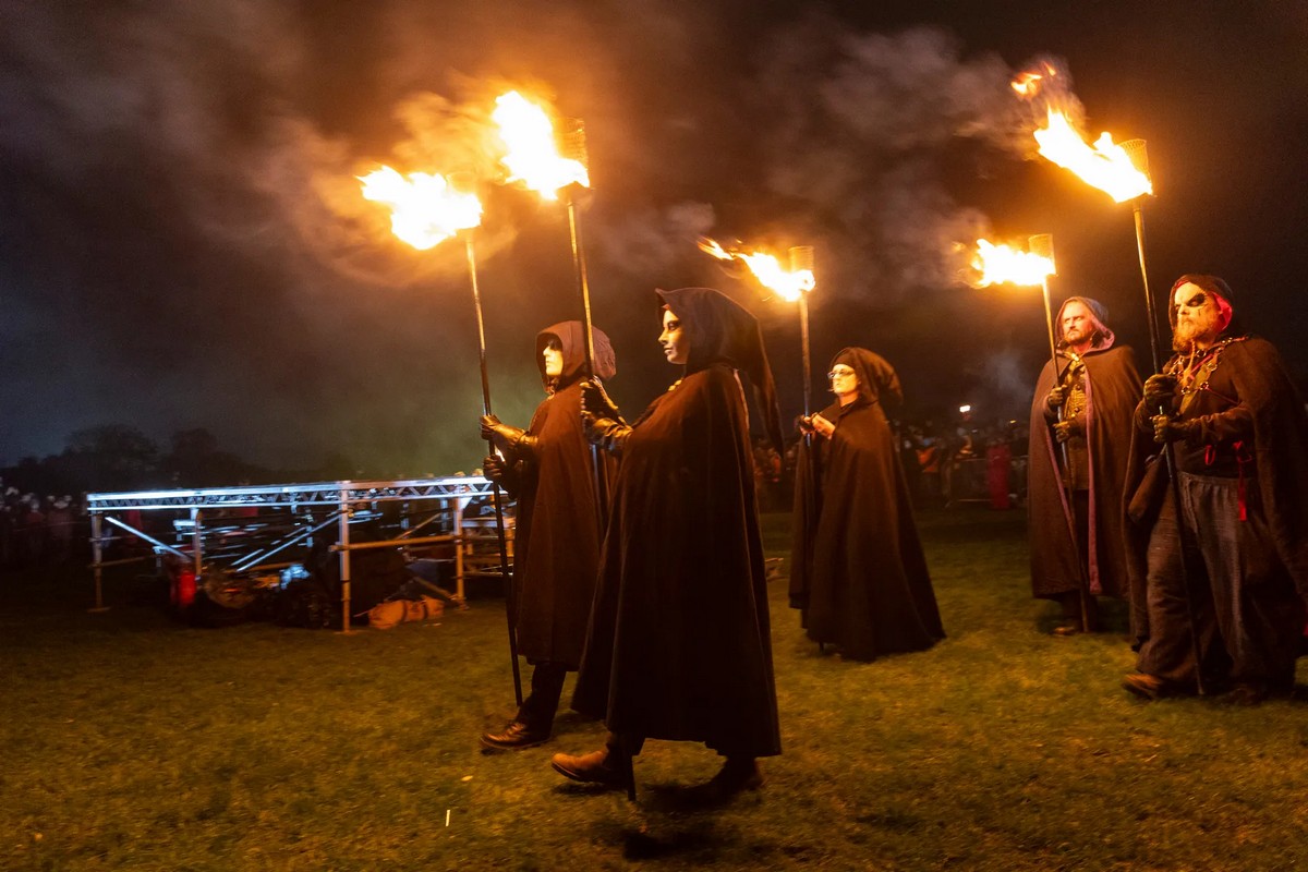 Ежегодный фестиваль огня в Самуине