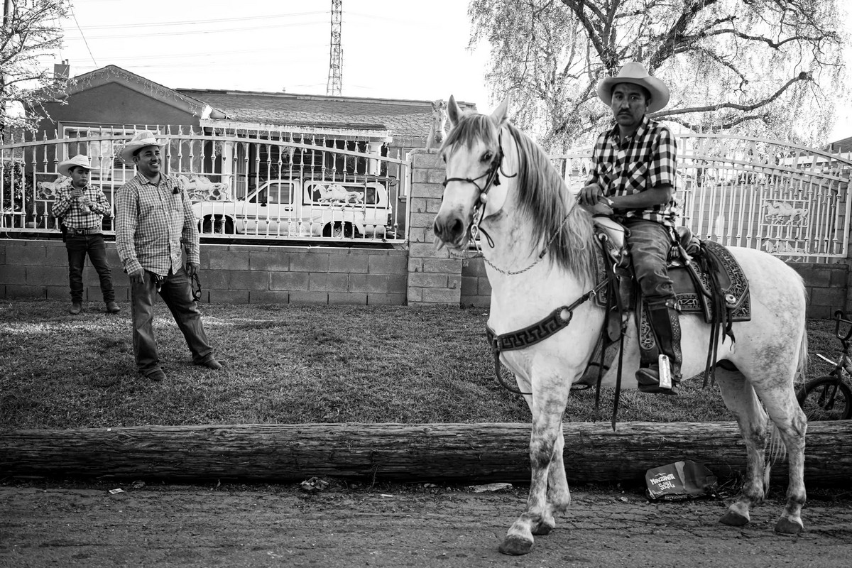 Жизнь в Скид-Роу на черно-белых снимках Сьюиткейса Джо