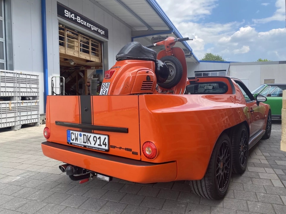 Уникальный Porsche 944, преобразованный в шестиколесный пикап